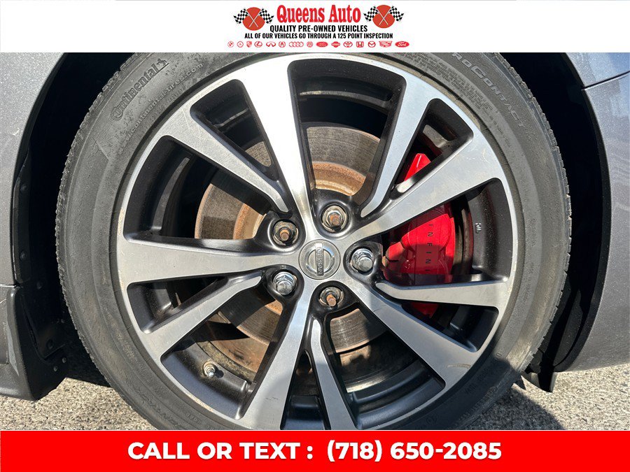 Used 2019 INFINITI Q60 Red Sport 400 w/ Cargo Package RWD image 31