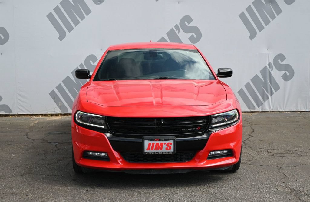 Used 2016 Dodge Charger SXT w/ Blacktop Package RWD image 2