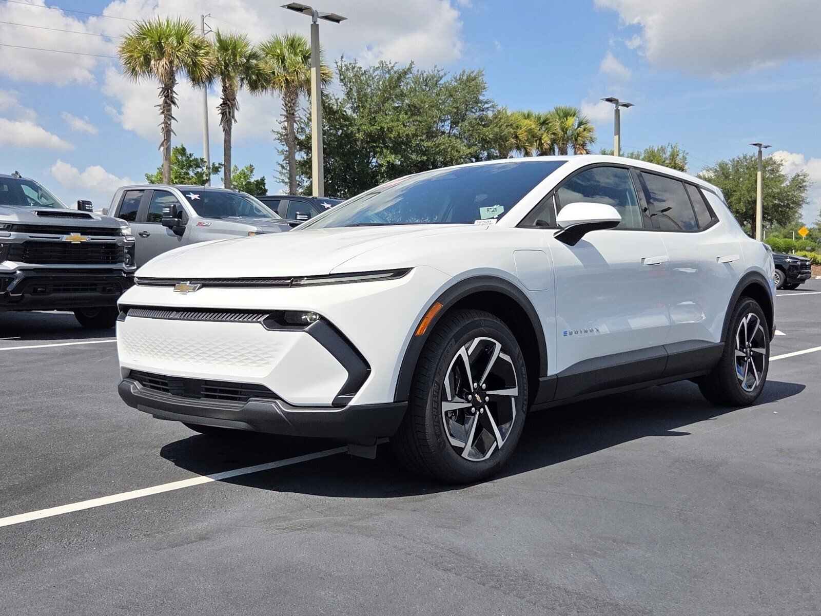New 2026 Chevrolet Equinox EV LT FWD image 2