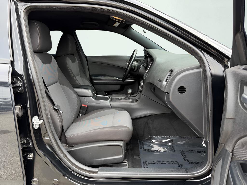 Used 2015 Dodge Charger SE RWD image 32