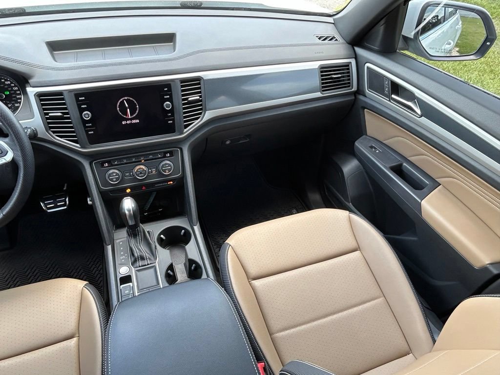 Used 2021 Volkswagen Atlas Cross Sport SE w/ Panoramic Sunroof Package FWD image 11