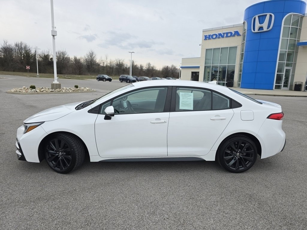 Used 2023 Toyota Corolla SE w/ Carpet Mat Package (TMS) image 8