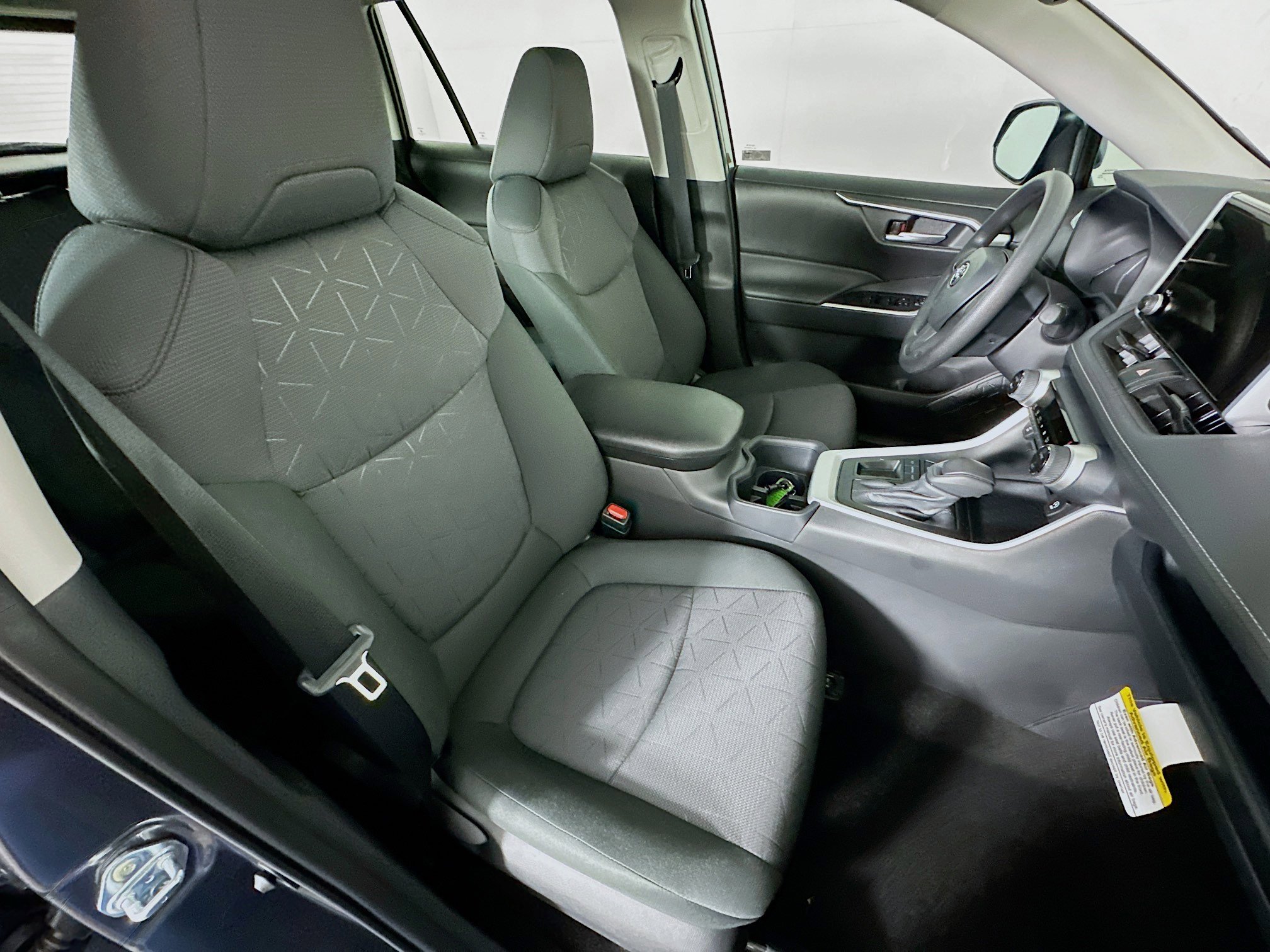 Used 2025 Toyota RAV4 XLE w/ Convenience Package image 33