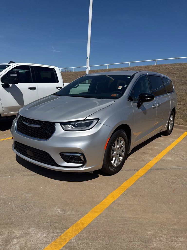 Used 2026 Chrysler Pacifica Select video 1