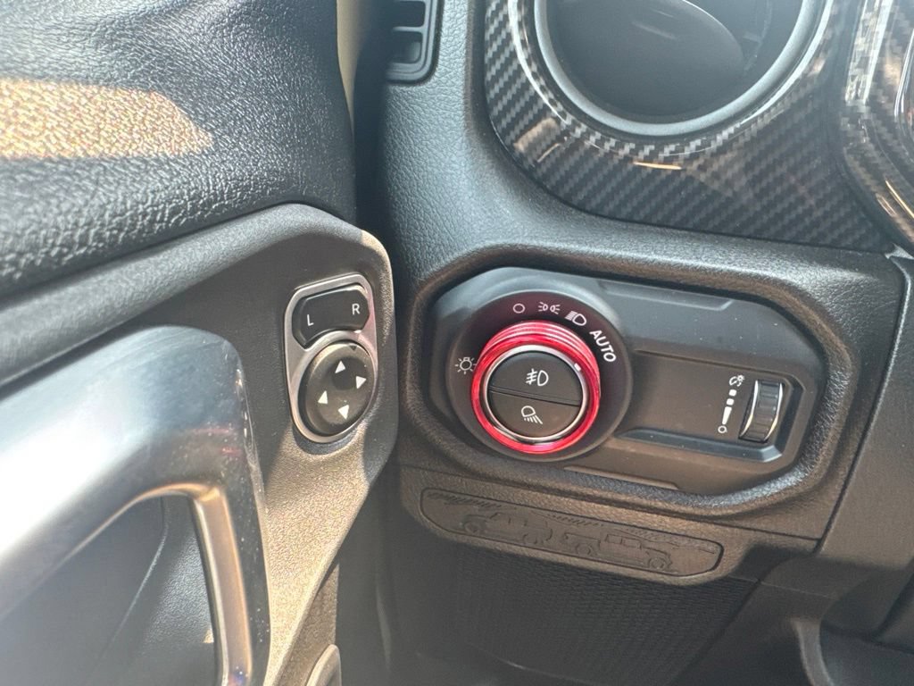 Certified 2025 Jeep Gladiator Overland AWD/4WD image 9