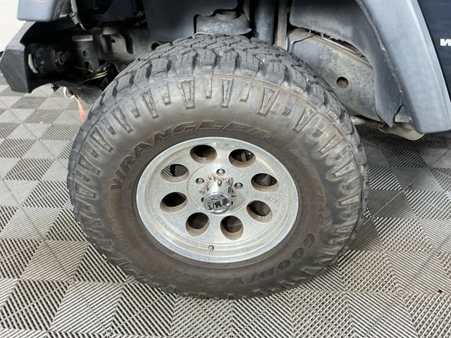 Used 2008 Jeep Wrangler Unlimited Rubicon w/ Dual Top Group AWD/4WD image 9
