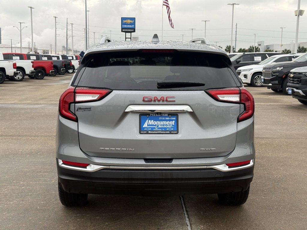 Used 2024 GMC Terrain SLT image 12