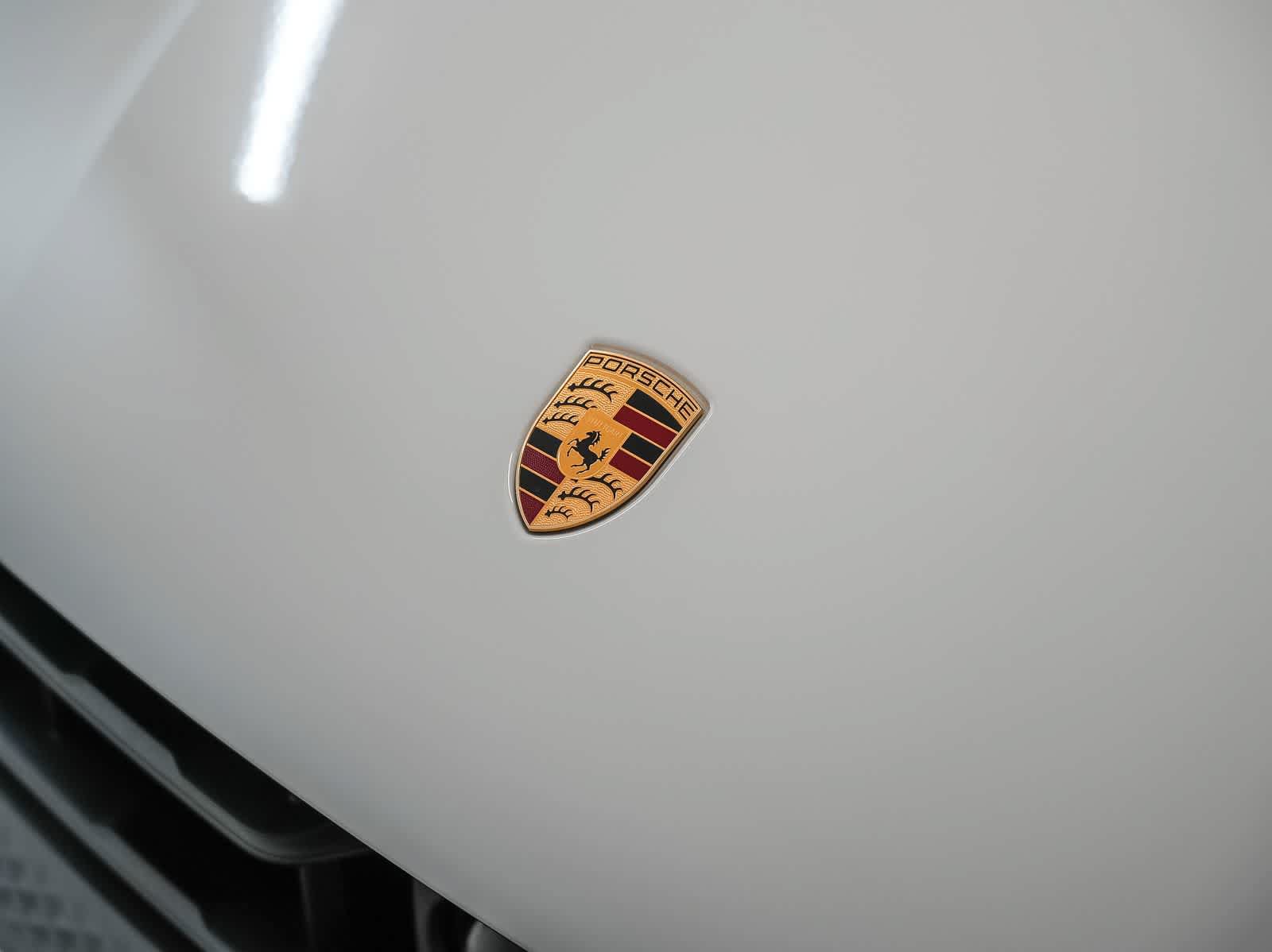 Certified 2023 Porsche Macan AWD/4WD image 11
