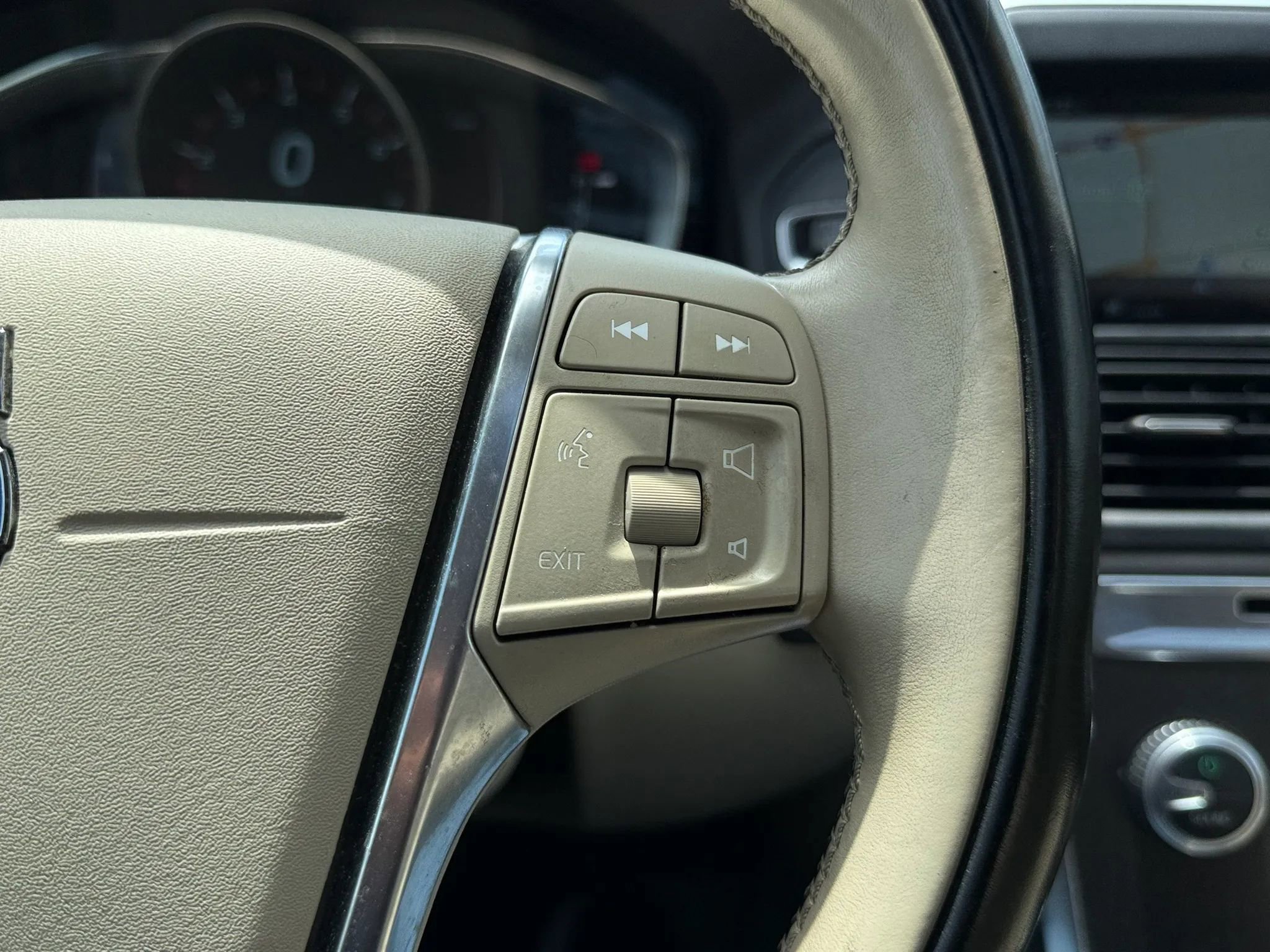 Used 2015 Volvo XC60 T5 Platinum FWD image 29