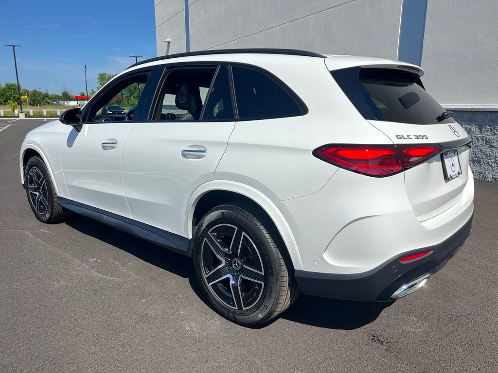 Used 2025 Mercedes-Benz GLC 300 4MATIC w/ AMG Line image 5