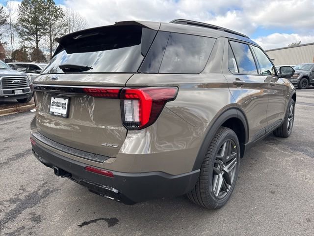 Used 2026 Ford Explorer ST-Line w/ ST-Line Street Pack AWD/4WD image 5