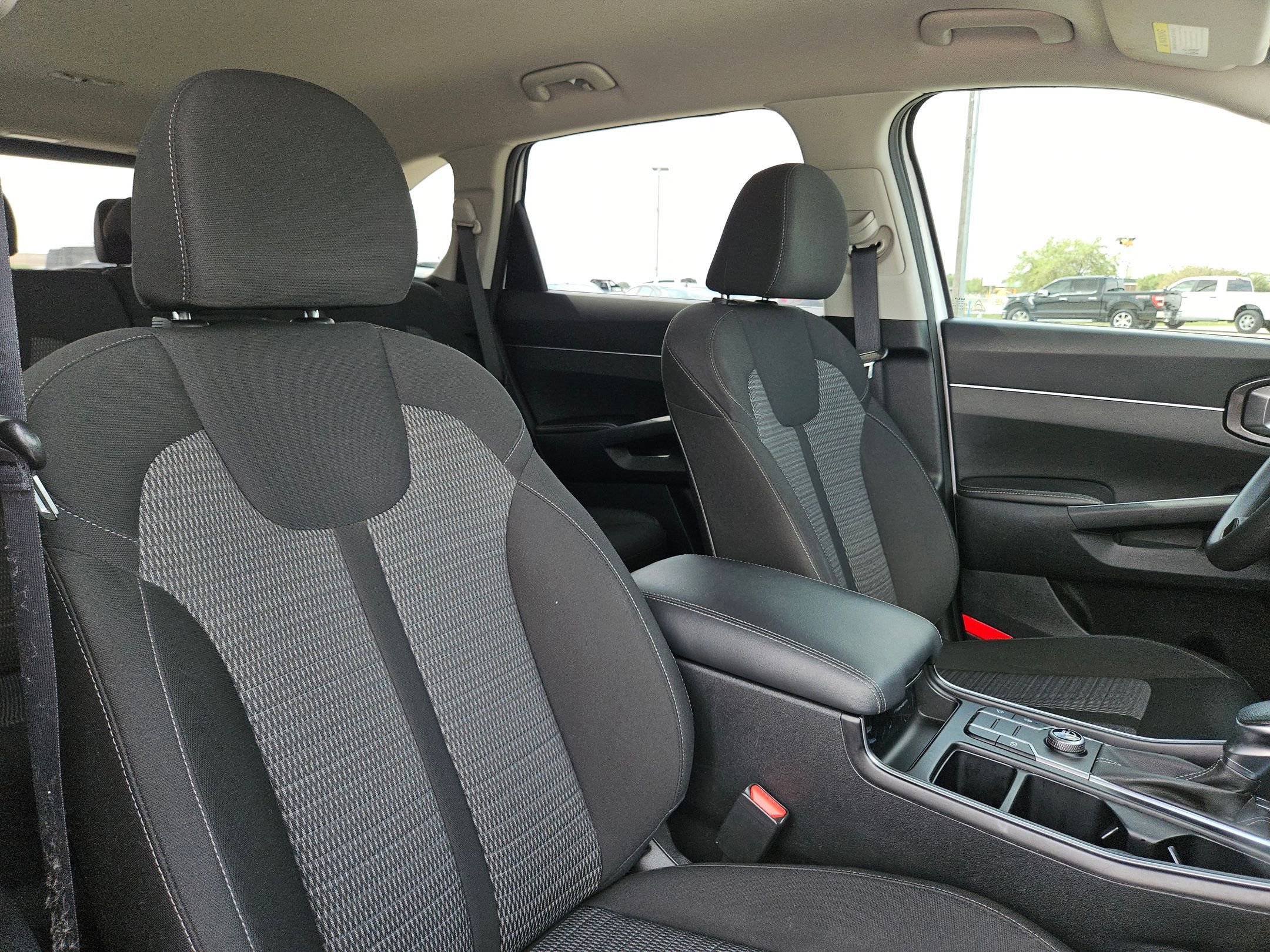 Used 2023 Kia Sorento LX FWD image 30