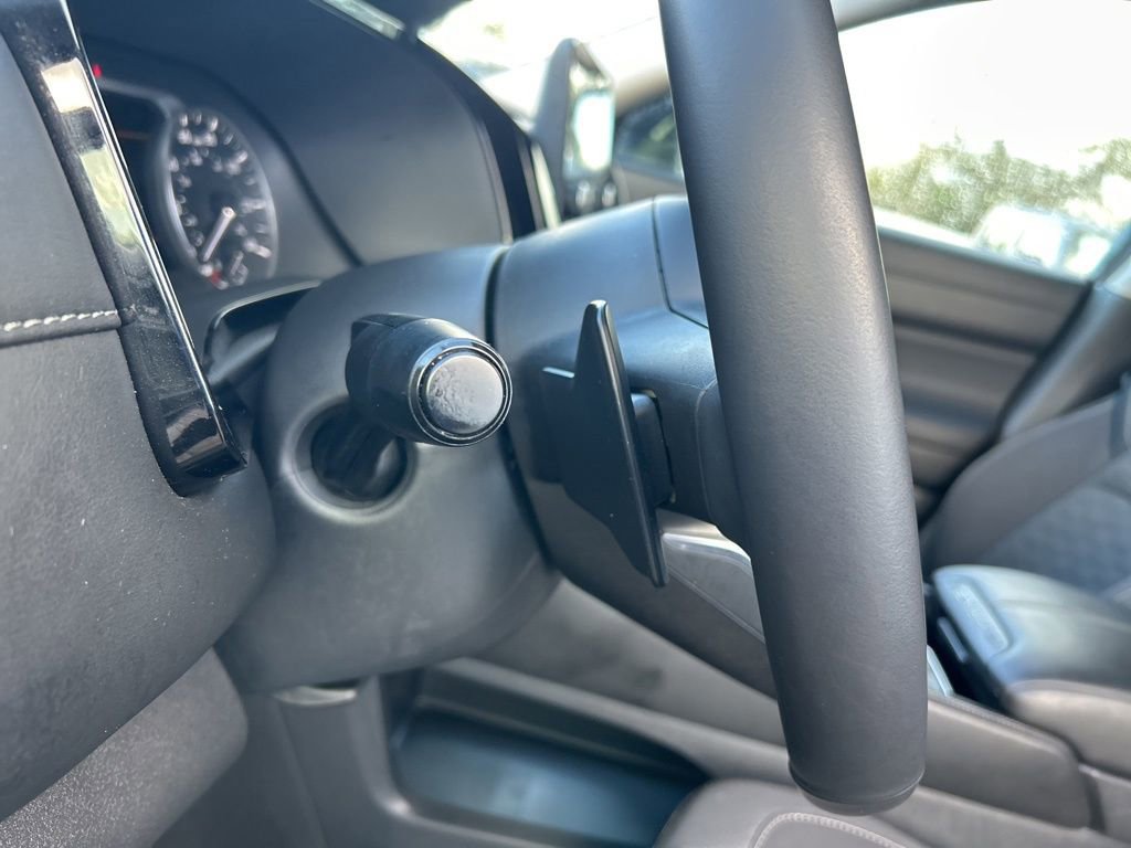 Used 2025 Nissan Pathfinder SV image 38