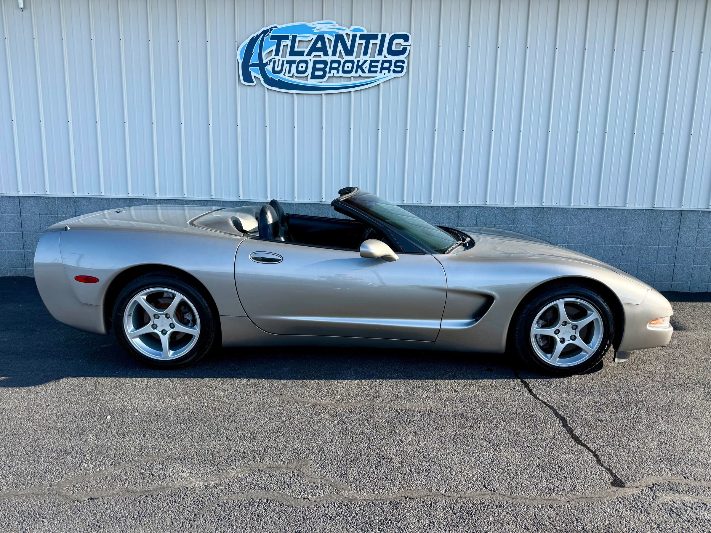 Used 2001 Chevrolet Corvette Convertible w/ Preferred Equipment Group2 RWD image 5