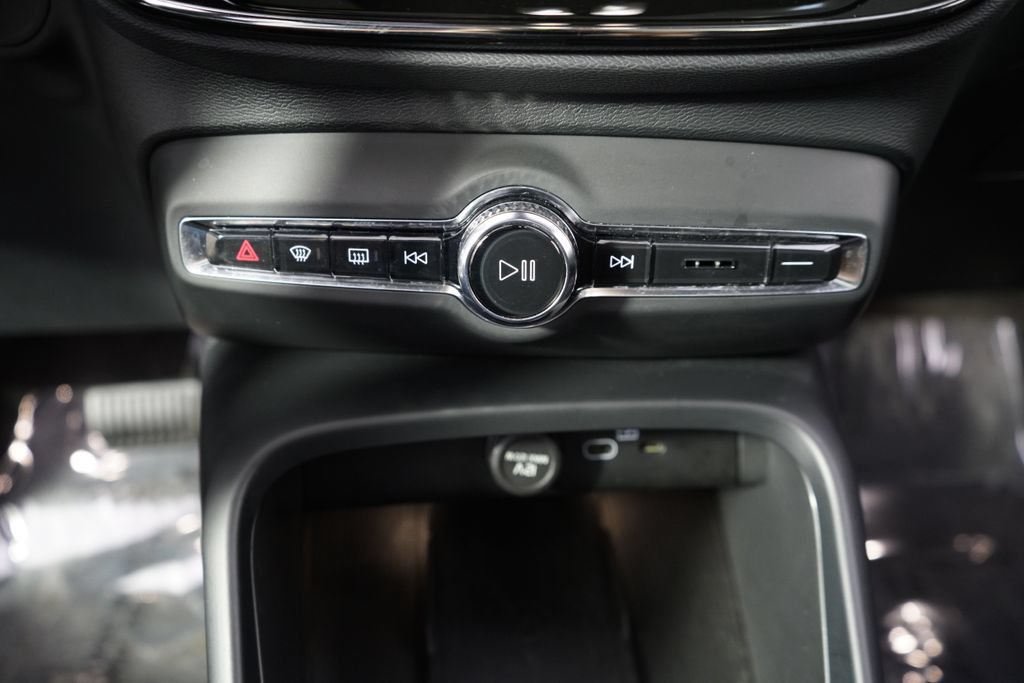 Used 2023 Volvo C40 P8 Recharge Ultimate AWD/4WD image 31