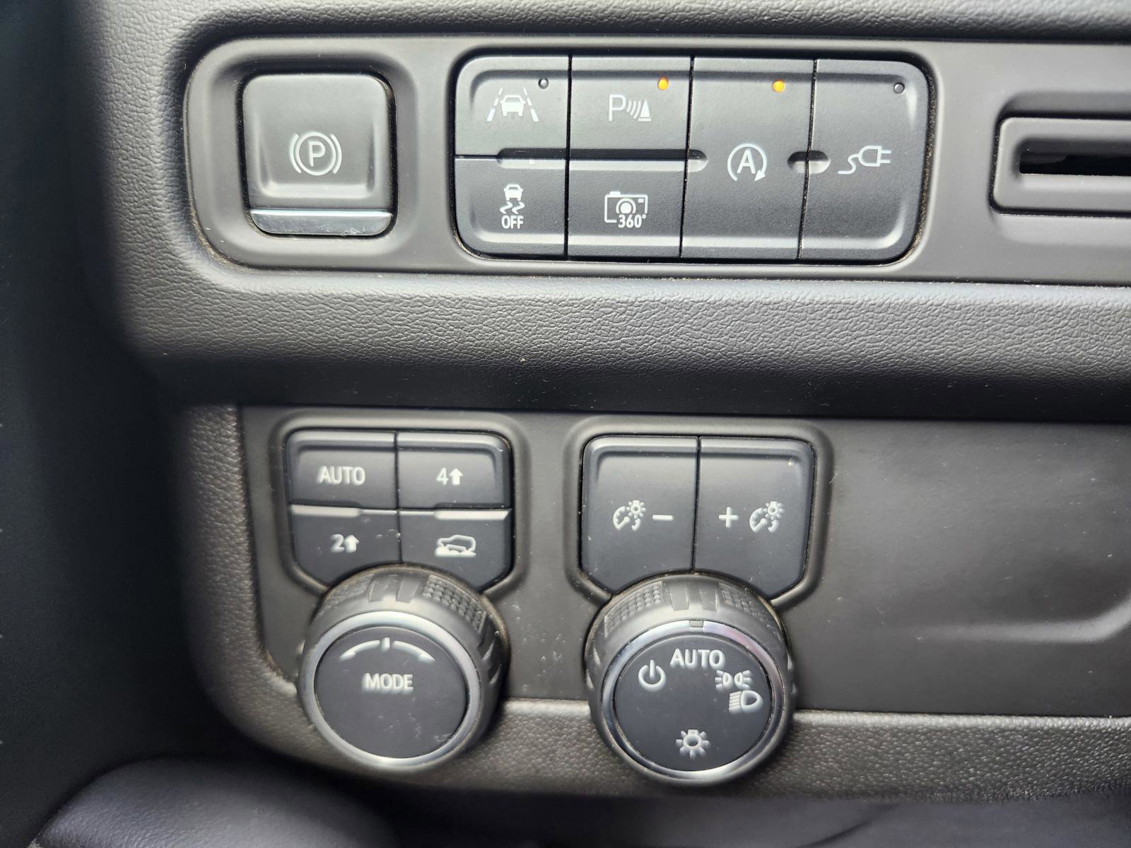 Used 2022 Chevrolet Tahoe LT w/ Luxury Package image 16