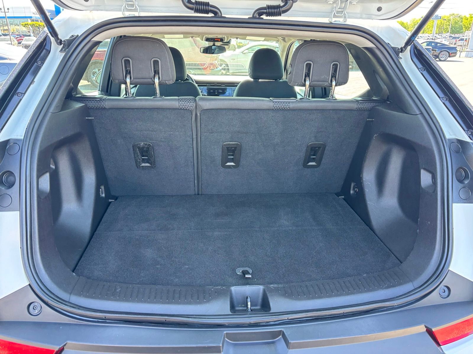 Used 2023 Chevrolet Bolt EUV LT image 27