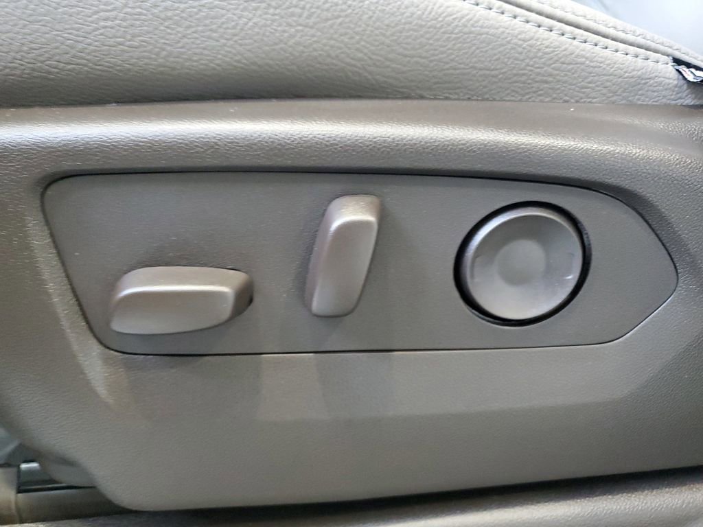 New 2026 Chevrolet Suburban LS image 21