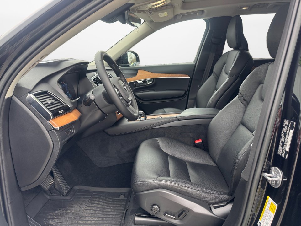 Certified 2023 Volvo XC90 T8 Plus w/ Protection Package Premier image 9