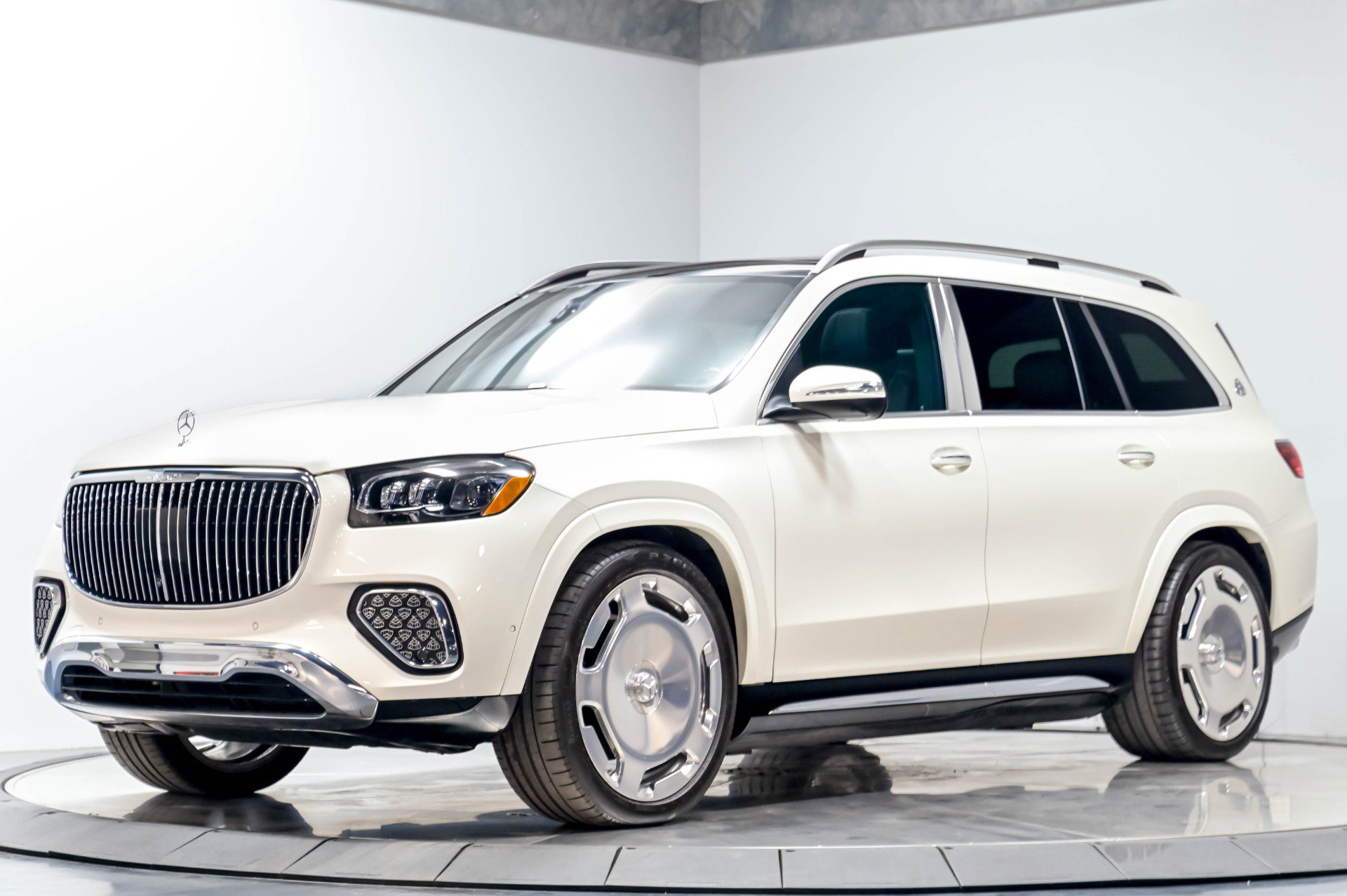 Used 2024 Mercedes-Benz Maybach GLS 600 4MATIC image 2