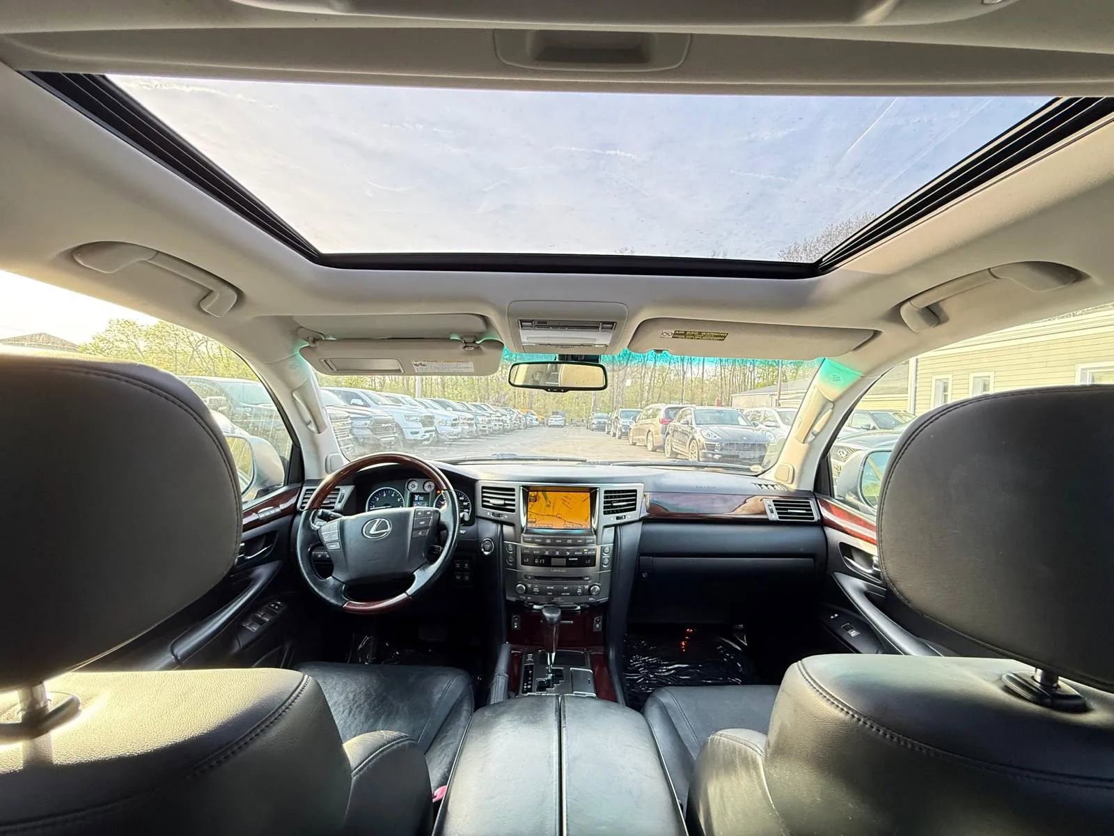 Used 2011 Lexus LX 570 4WD w/ Luxury Pkg image 13
