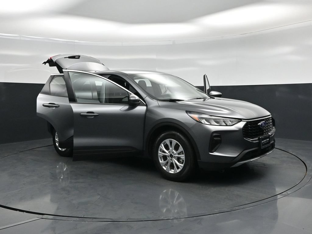 Used 2023 Ford Escape Active w/ Tech Pack #2 FWD image 31