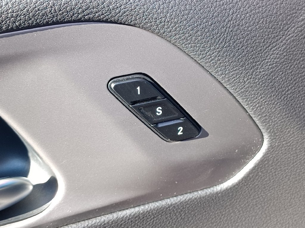 New 2027 Chrysler Pacifica Limited AWD/4WD image 9