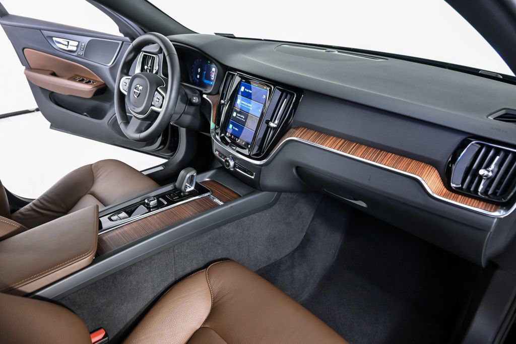 Certified 2025 Volvo V60 B5 Cross Country Plus image 25