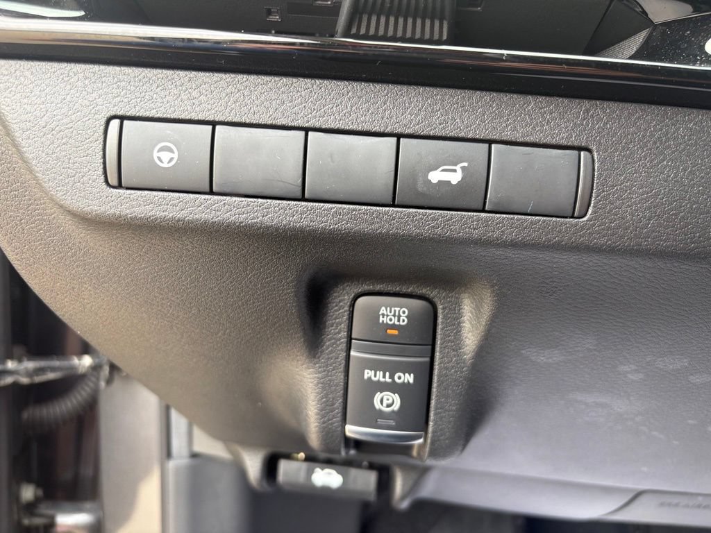 Used 2025 Nissan Murano SV AWD/4WD image 17