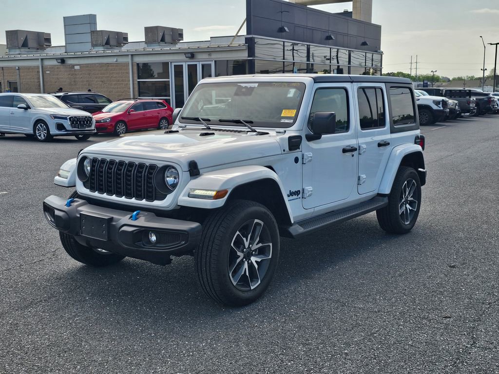 Used 2024 Jeep Wrangler Unlimited w/ Convenience Group AWD/4WD image 16
