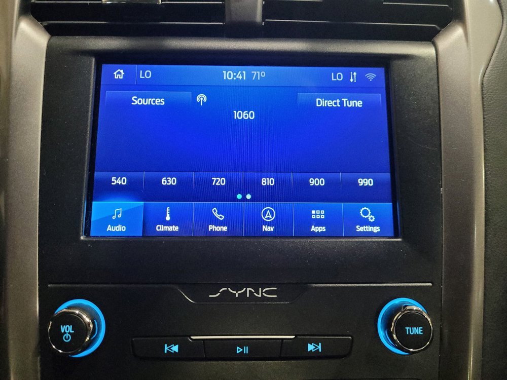 Used 2020 Ford Fusion SE FWD image 25