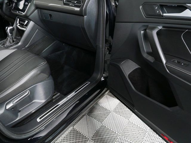 Used 2022 Volkswagen Tiguan SE R-Line FWD image 24
