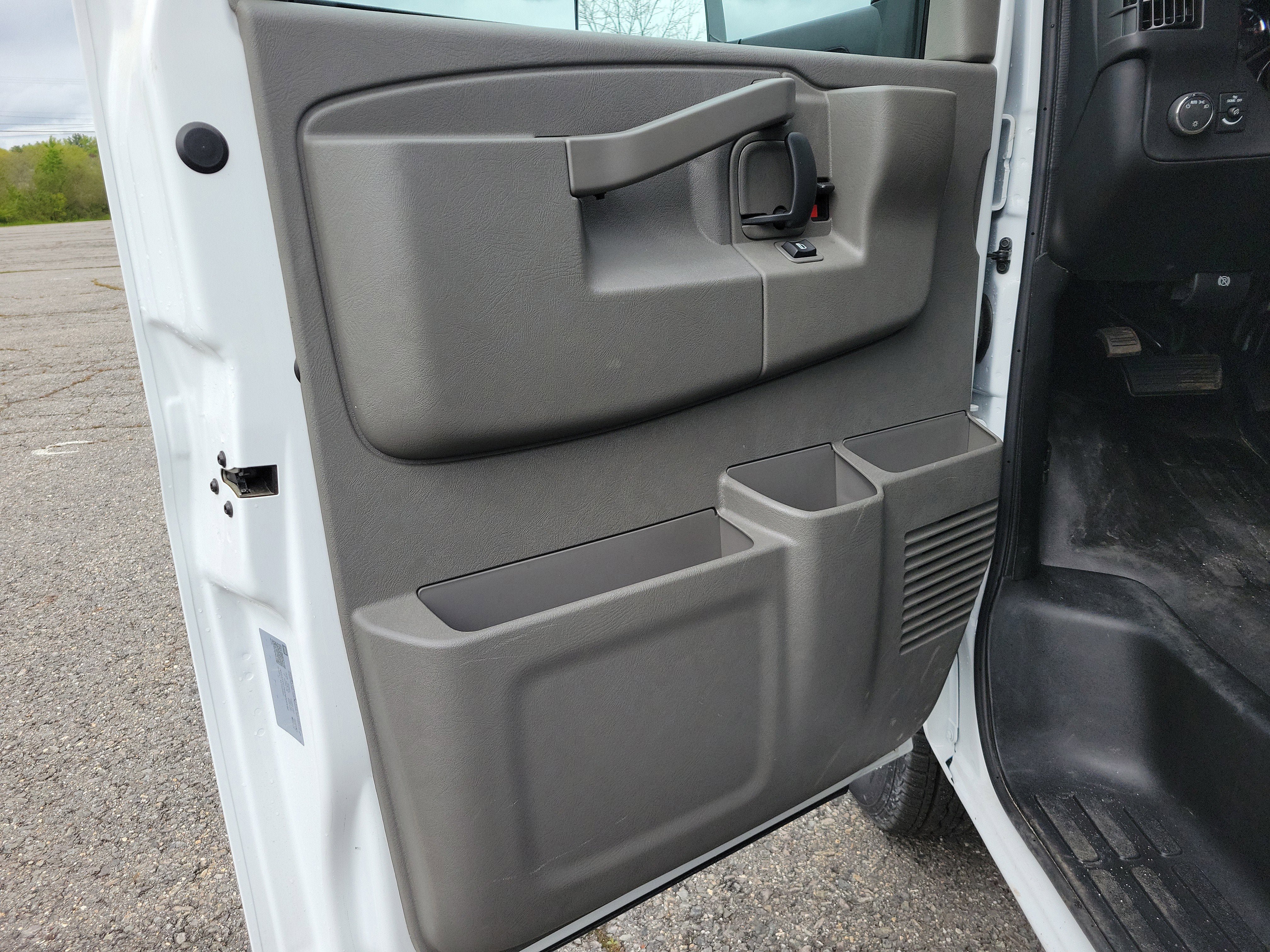 New 2025 GMC Savana 3500 Extended w/ Power Convenience Package image 17