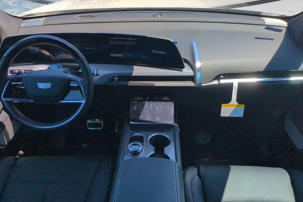 New 2027 Cadillac Vistiq Sport w/ LPO, Floor Liner Package AWD/4WD image 15