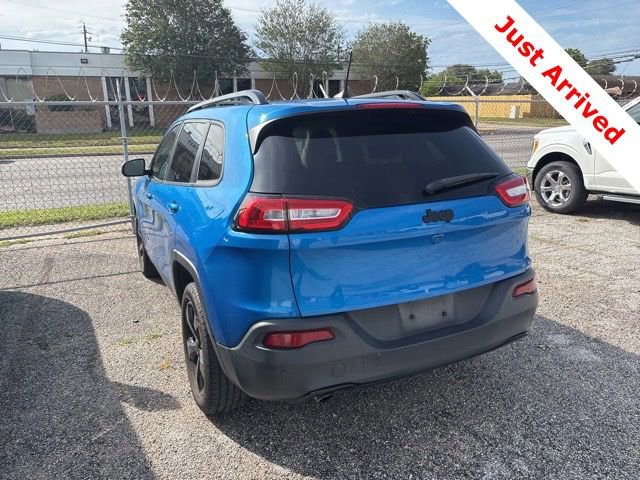 Used 2018 Jeep Cherokee Latitude w/ Altitude Package FWD image 11