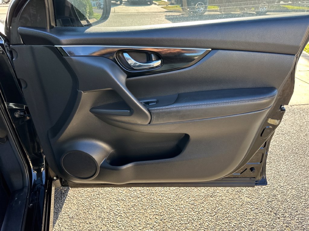 Used 2017 Nissan Rogue Sport SL AWD/4WD image 23