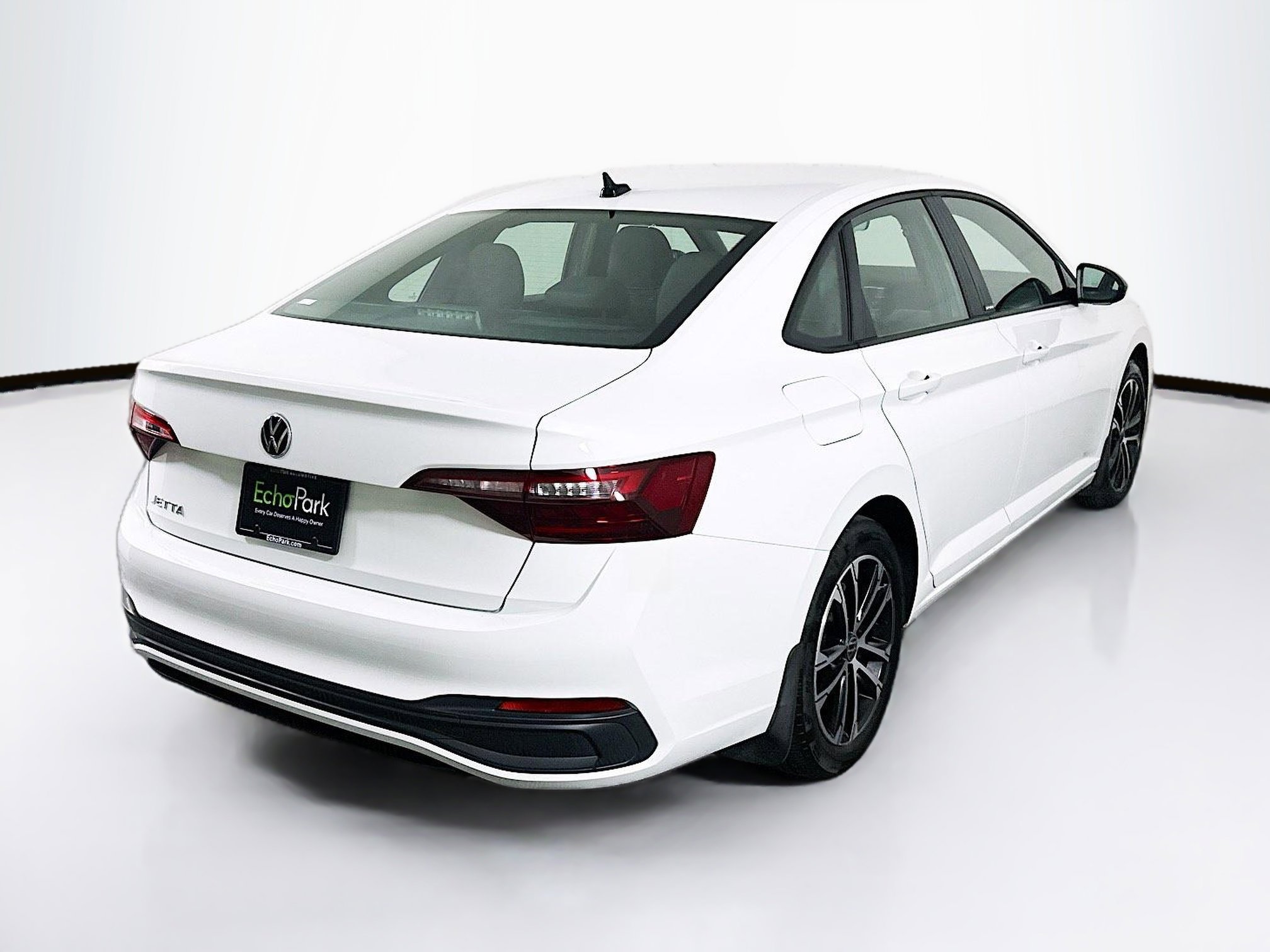 Used 2024 Volkswagen Jetta Sport image 9