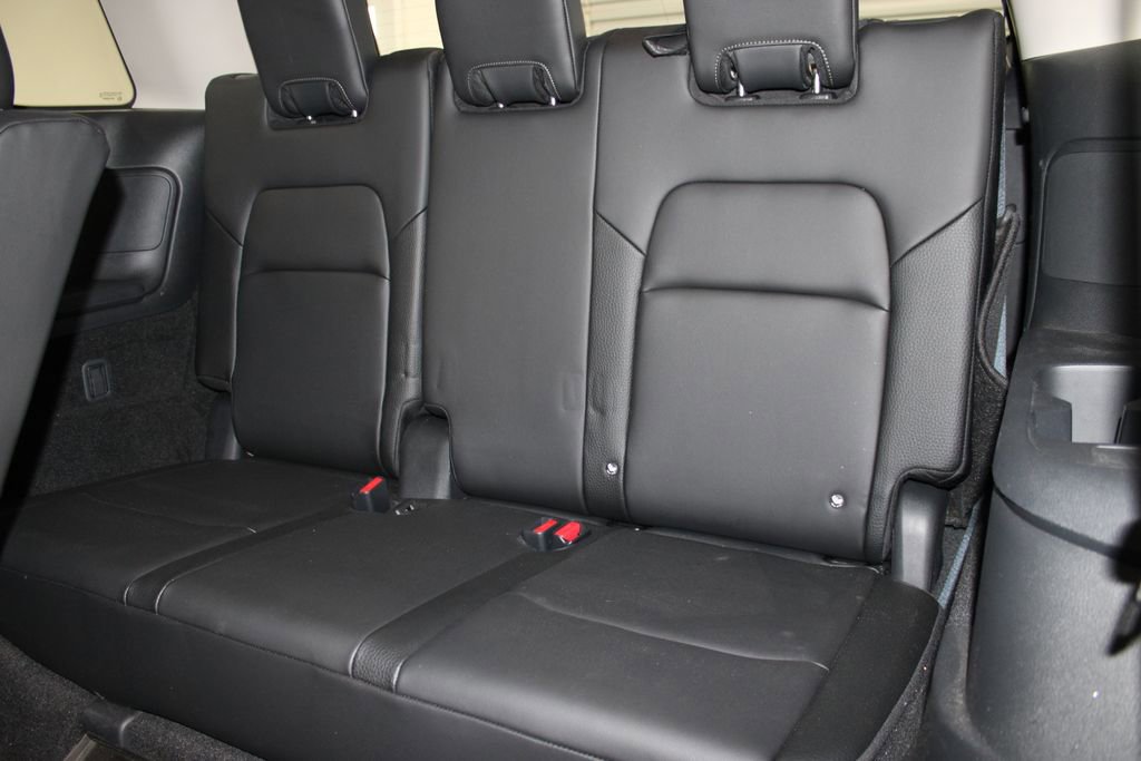 Used 2025 Nissan Pathfinder SL image 18