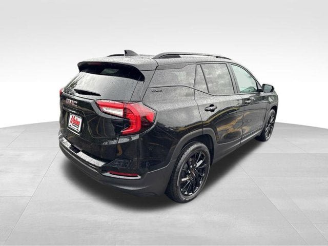 Used 2024 GMC Terrain SLE w/ Driver Convenience Package FWD image 4
