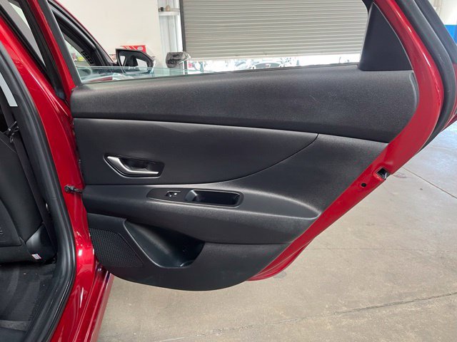 Used 2024 Hyundai Elantra Limited FWD image 16