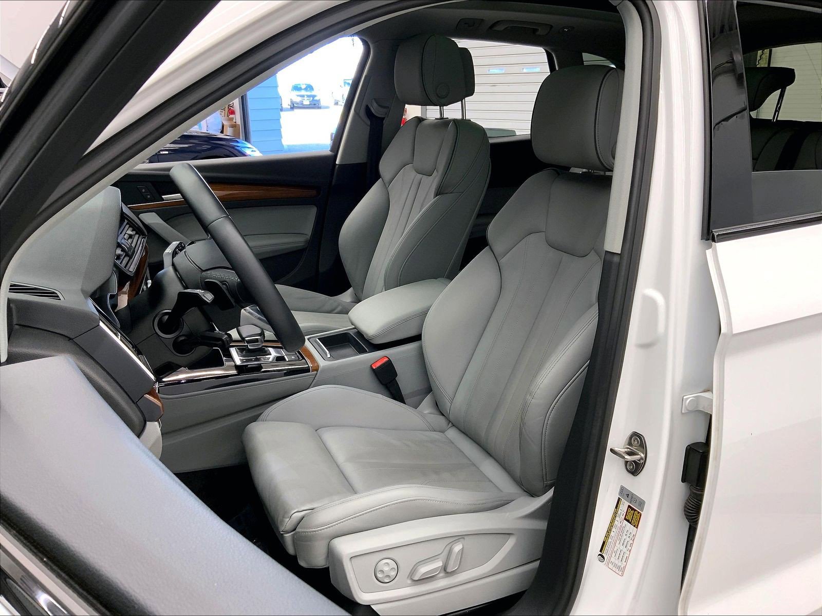 Certified 2022 Audi Q5 e Premium Plus w/ Premium Plus Package AWD/4WD image 17