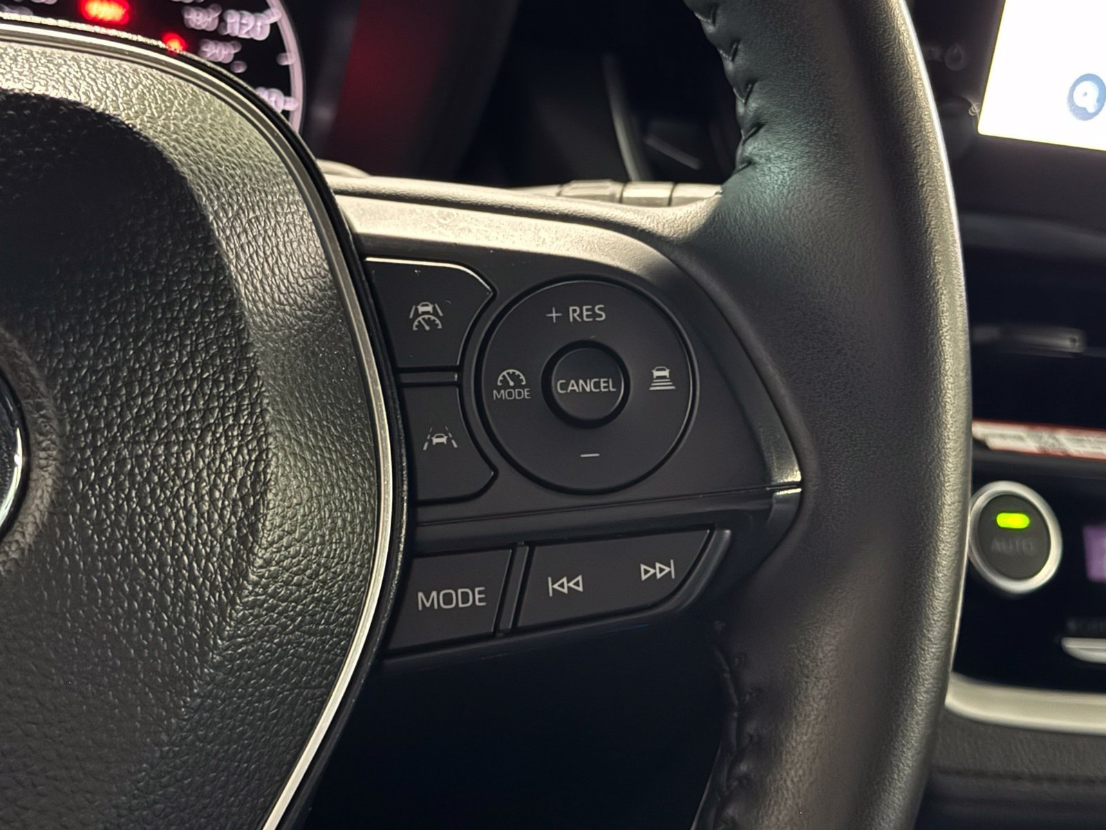 Used 2025 Toyota Corolla Cross AWD Hybrid image 30
