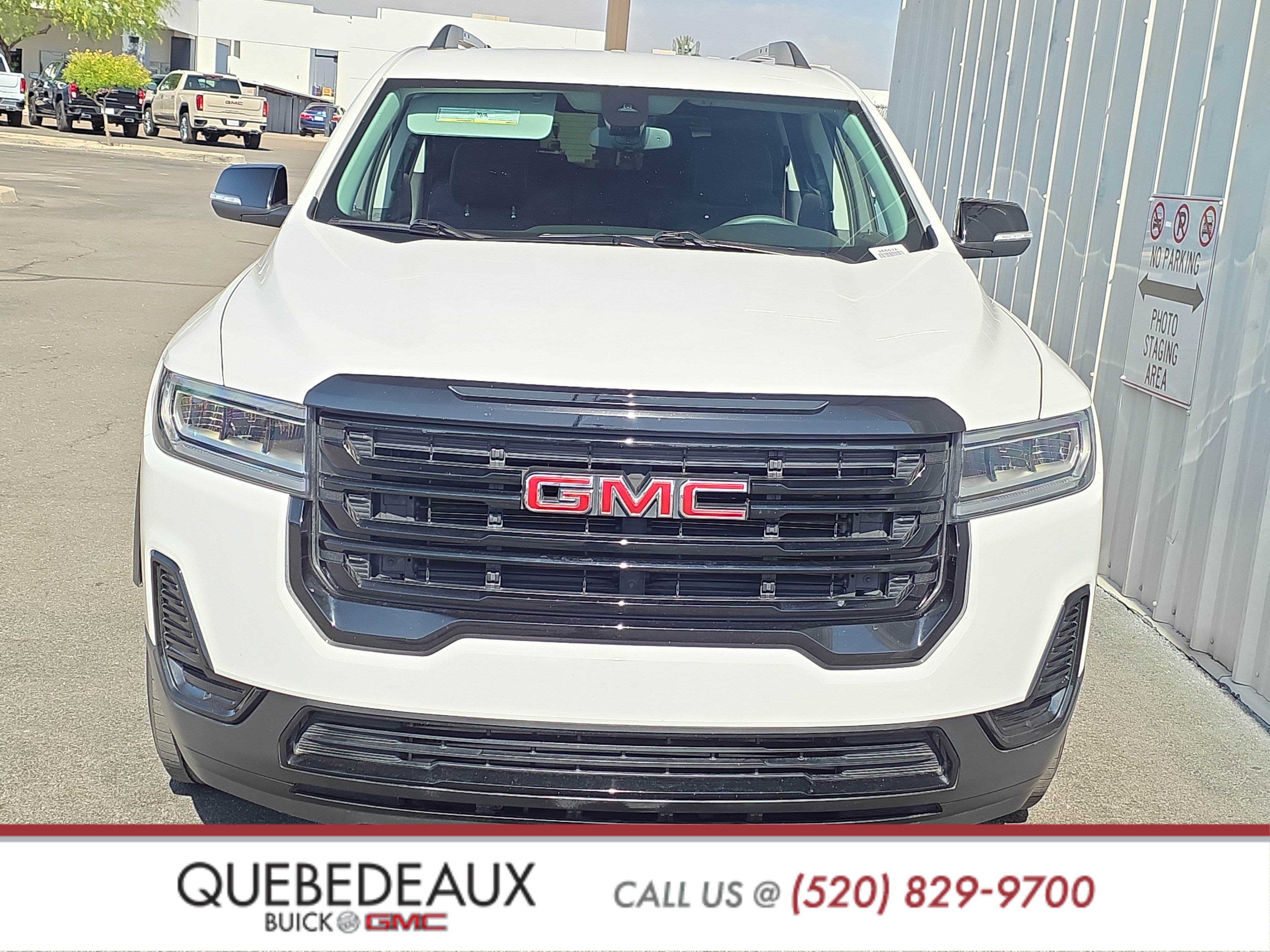 Used 2023 GMC Acadia SLE w/ Elevation Edition FWD image 2