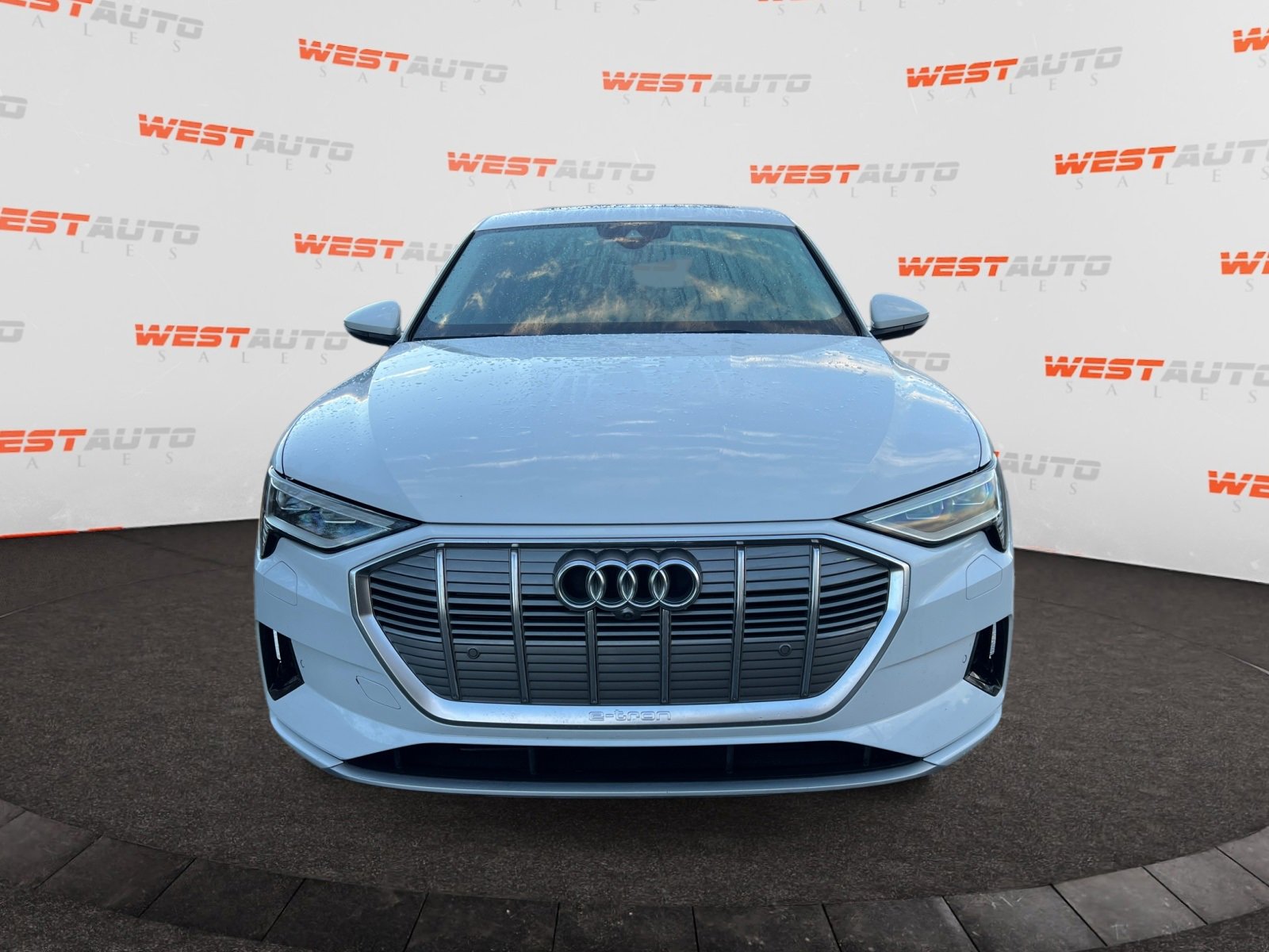 Used 2020 Audi e-tron Premium Plus image 8