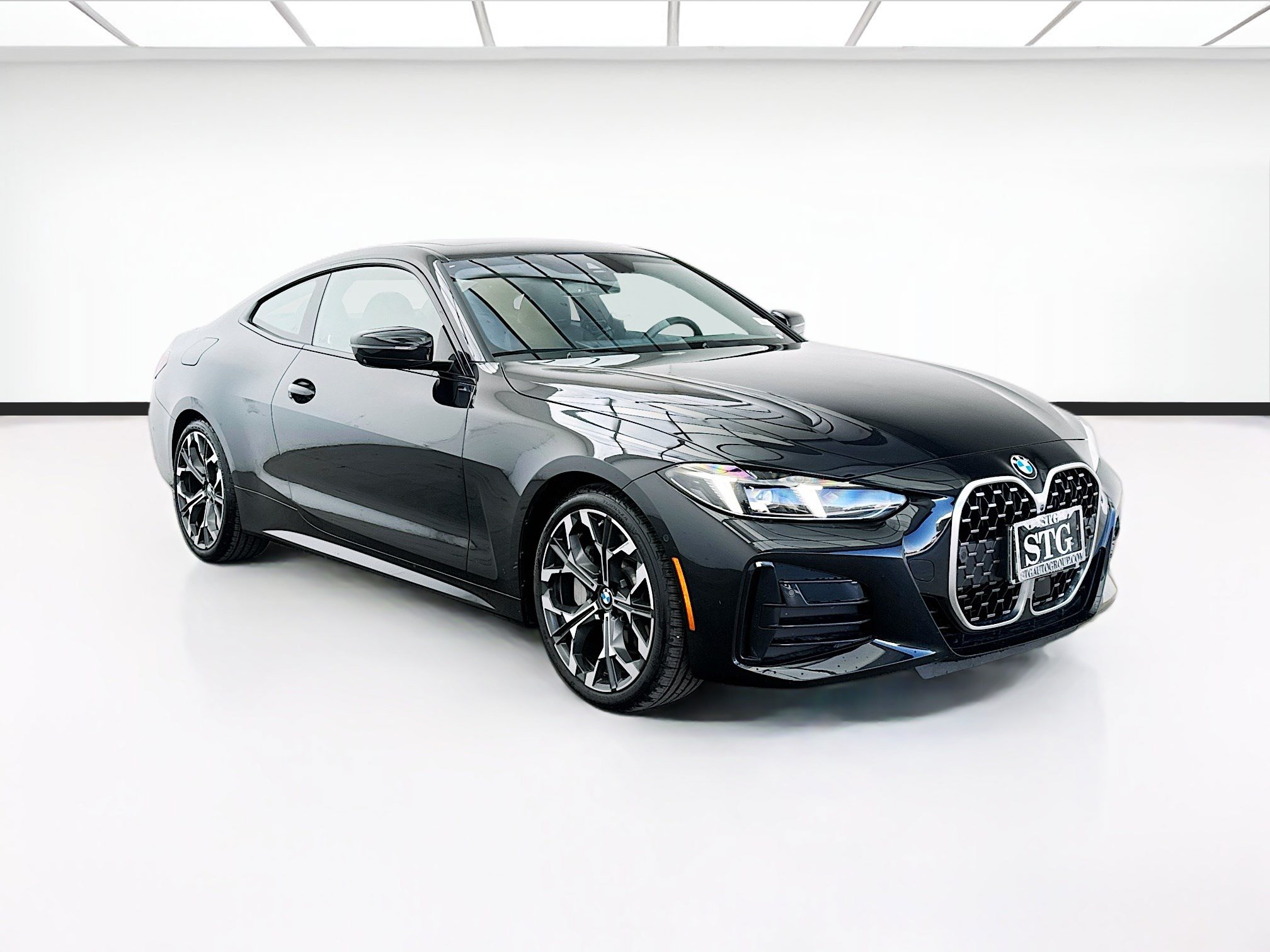 Used 2025 BMW 430i Coupe w/ M Sport Package RWD image 3