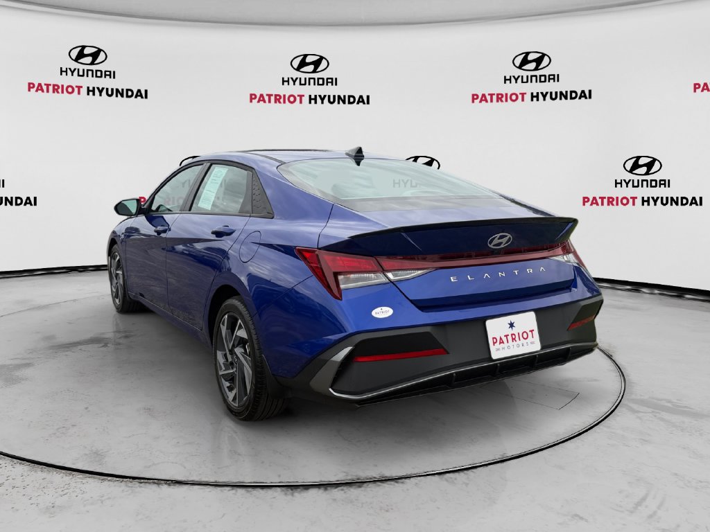 Used 2025 Hyundai Elantra Sport FWD image 5