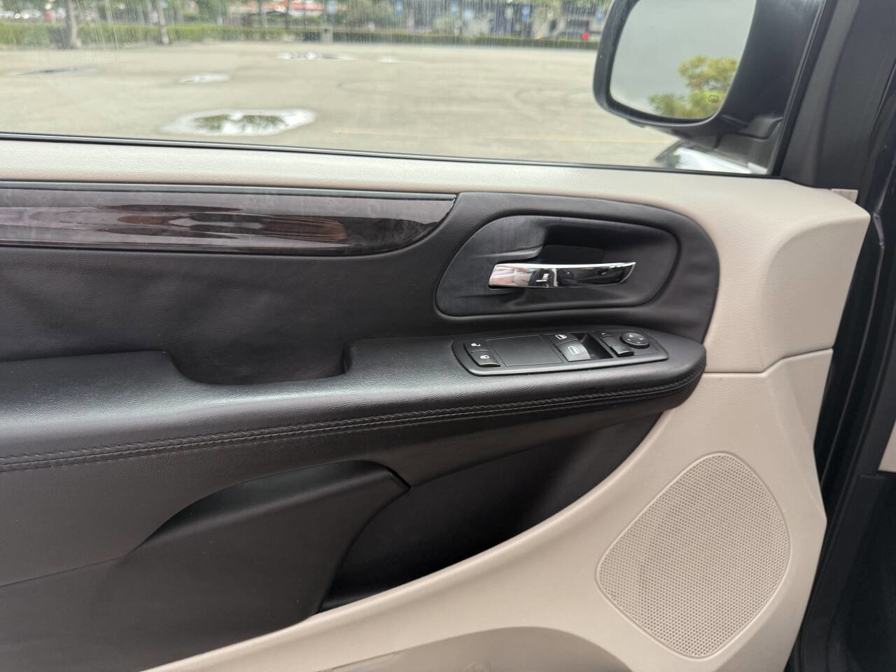 Used 2013 Dodge Grand Caravan SE image 28