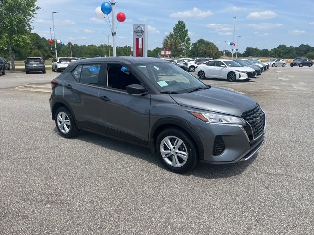 New 2025 Nissan Kicks Play S