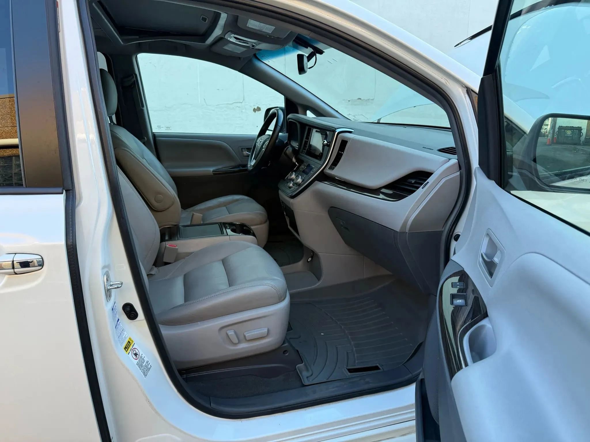 Used 2017 Toyota Sienna XLE w/ XLE Navigation Package AWD/4WD image 25