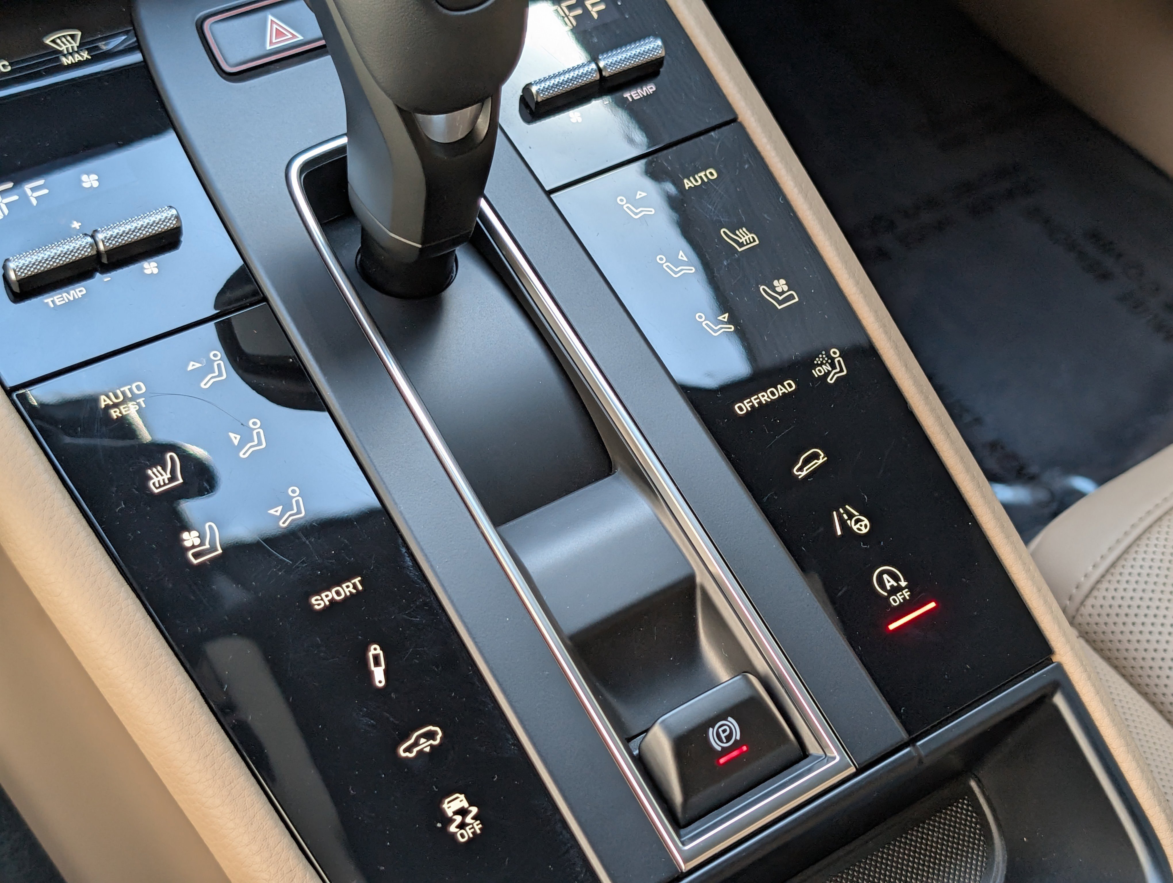 Certified 2024 Porsche Macan S image 39